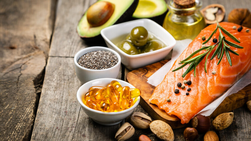 Grassi . frutta secca, pesce, uova, olio extra vergine d'oliva.