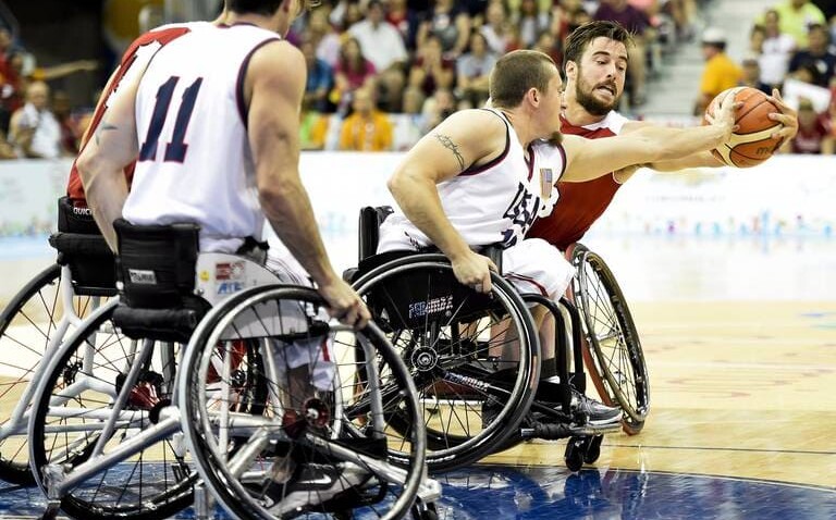 Campione e risultati sull allenamento con i pesi per gli atleti in sedia a rotelle