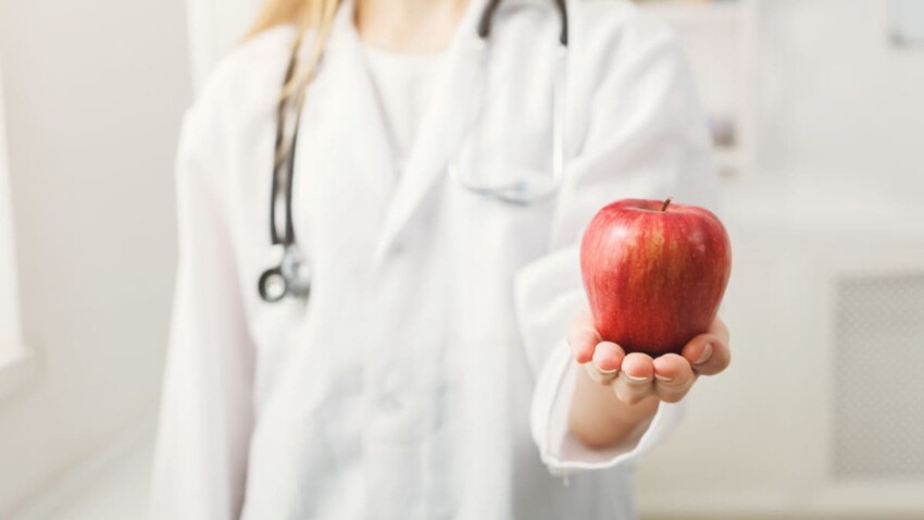 Una mela al giorno toglie veramente il medico di torno